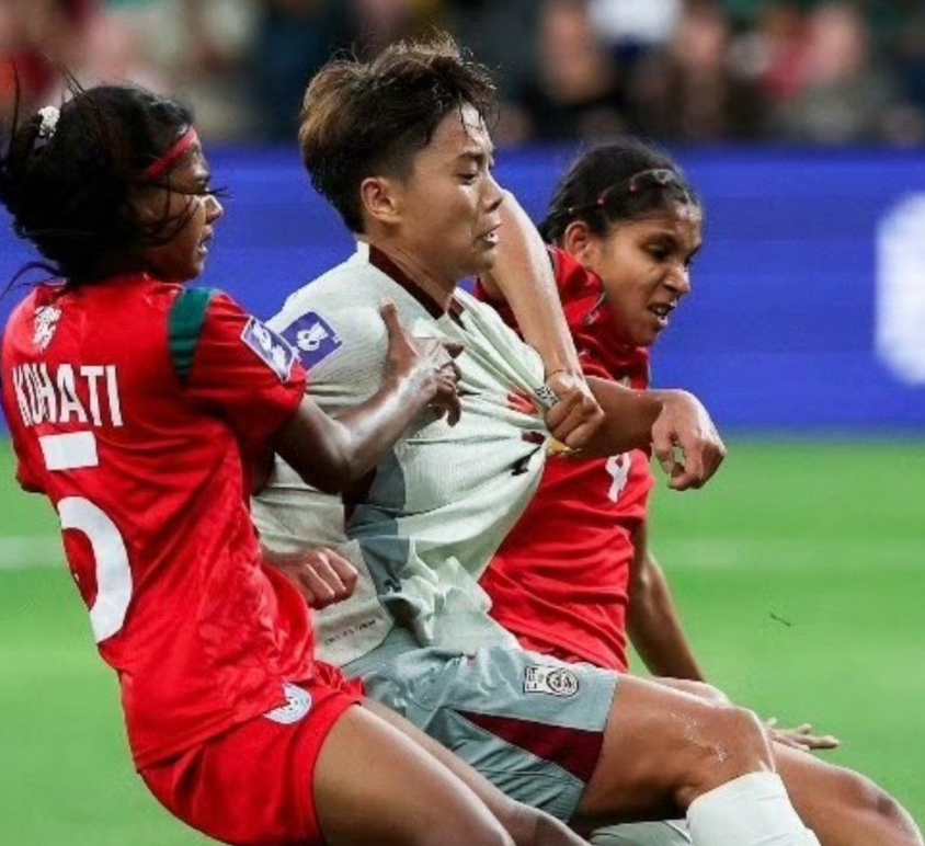 注册领彩金-亚足联尴尬！王霜进球被吹细节曝光，主裁判太业余